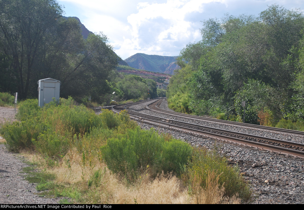 Tracks Wess Of Glenwood Springs Station